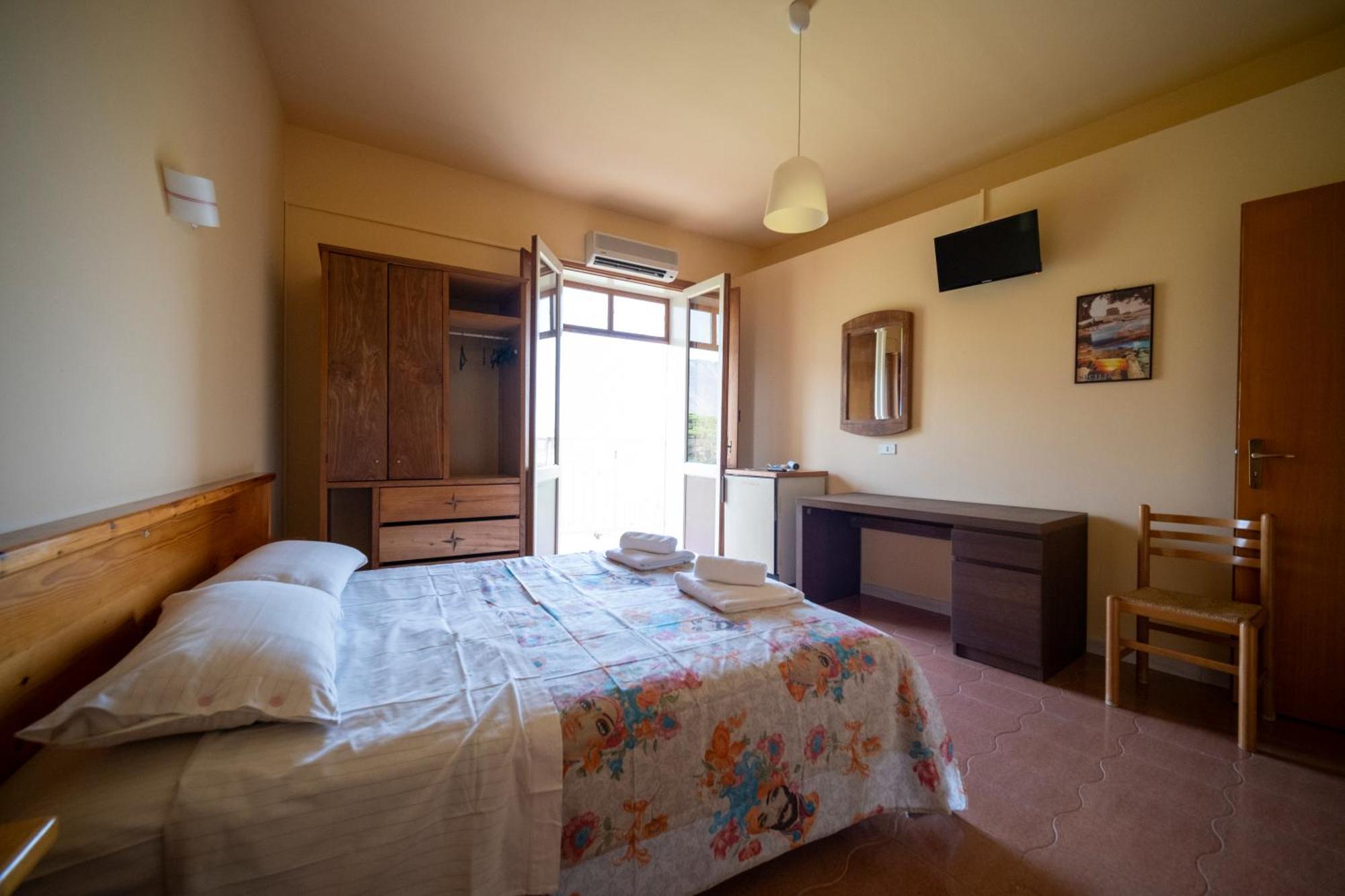 Hotel-Pensione 4 Stagioni Falcone Bagian luar foto
